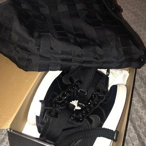 High top air force ones comes with bag .